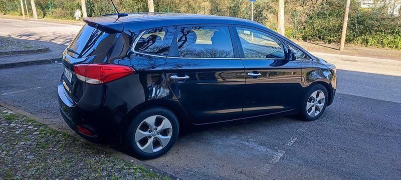Usado Kia Carens 136 HP (100 kW) 2014 Monovolume