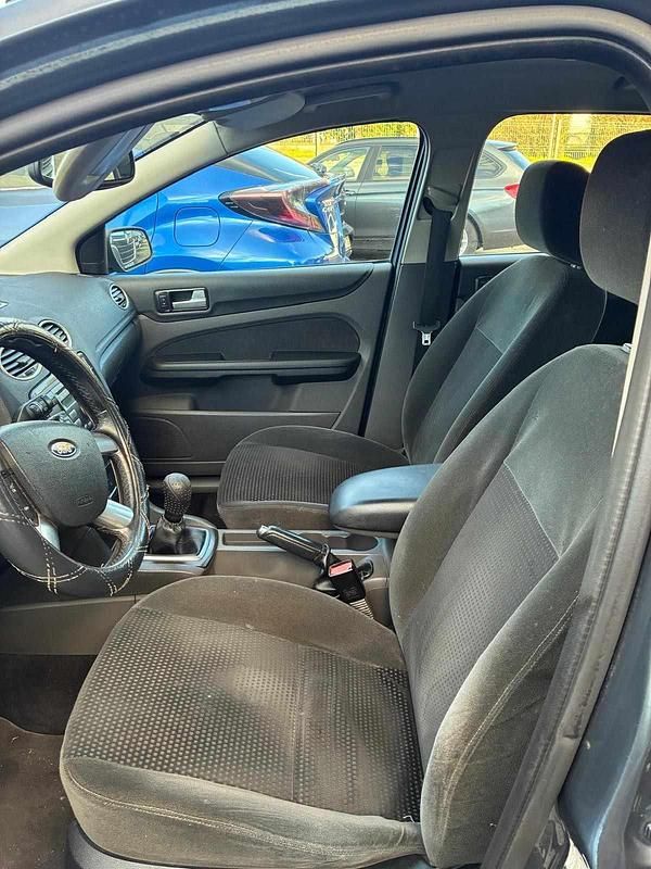 Usado Ford Focus 109 HP (80 kW) 2005 Cinza Carrinha