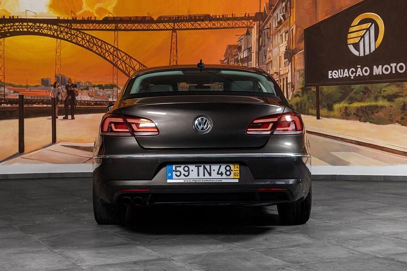 Usado VW CC 140 HP (102 kW) 2014 Castanho Sedan
