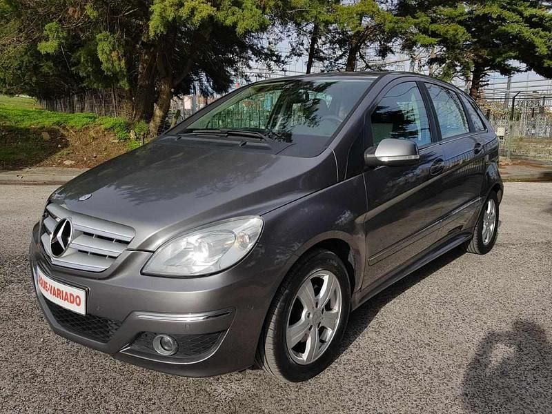 Cinzento Usado 2010 Mercedes B180 Monovolume | € 9.650 (Preço justo) - Imagem 1/4