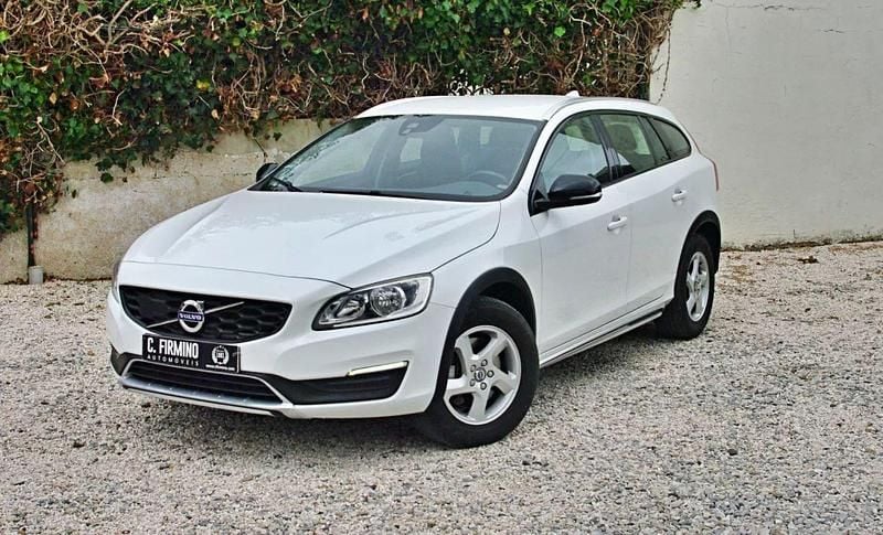 Branco Usado 2016 Volvo V60 Momentum Carrinha | € 13.000 (Bom preço) - Imagem 1/4