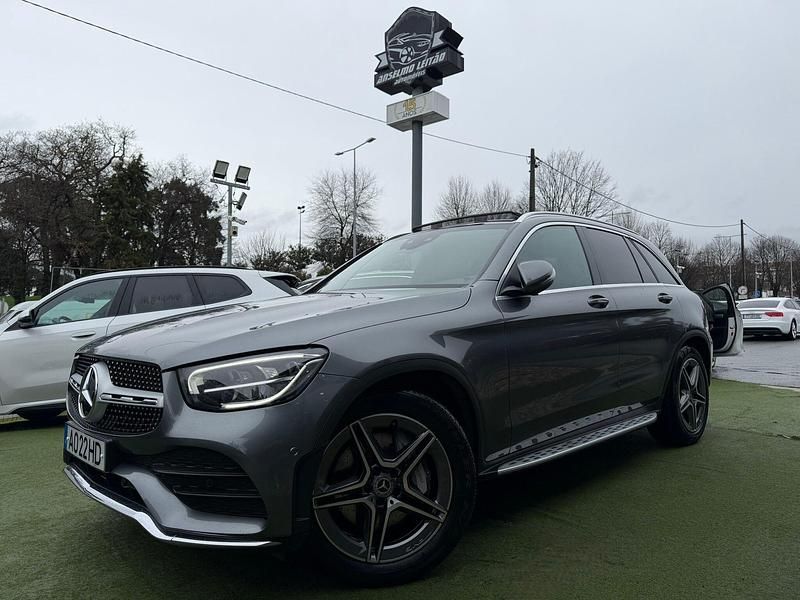 Usado Mercedes GLC300 313 HP (230 kW) 2022 Cinza SUV