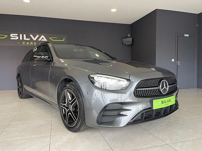 Cinza Usado 2021 Mercedes E300 AMG line Carrinha | € 38.450 (Caro) - Imagem 1/4