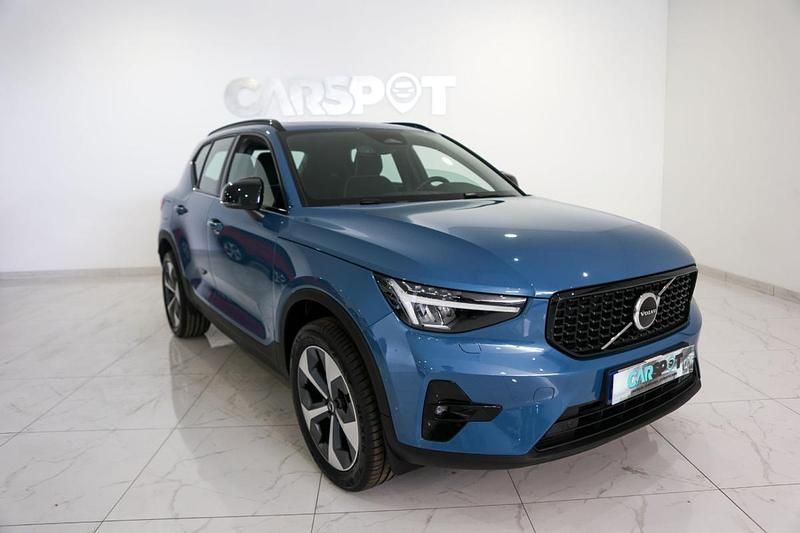 Azul Usado 2024 Volvo XC40 Plus SUV | € 39.980 (Preço justo) - Imagem 1/4