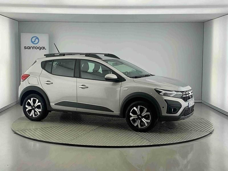 Cinzento Usado 2024 Dacia Sandero Citadino | € 17.100 (Preço justo) - Imagem 1/4