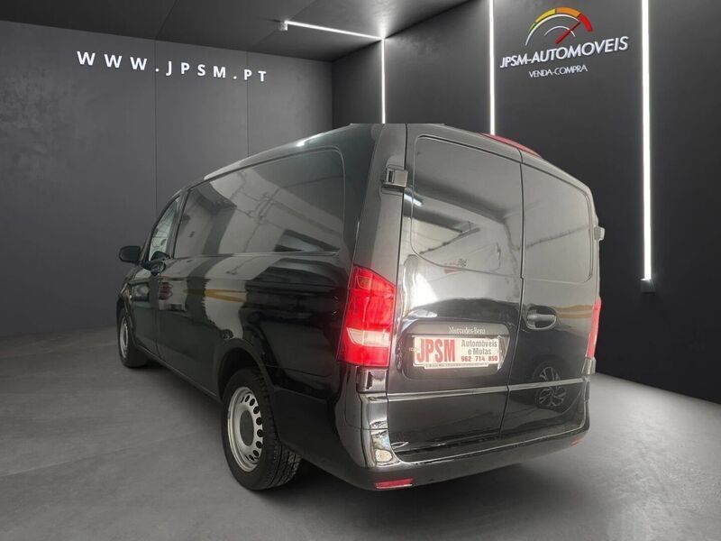 Usado Mercedes e-Vito 44 kW (60 HP) 2020 Preto Monovolume