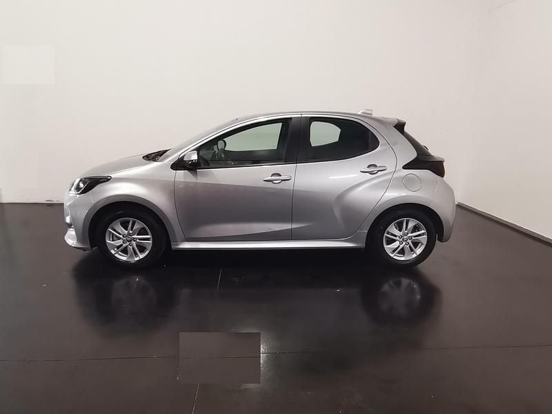 Usado Toyota Yaris Comfort 92 HP (67 kW) 2024 Cinza (pintura metalizada) Citadino