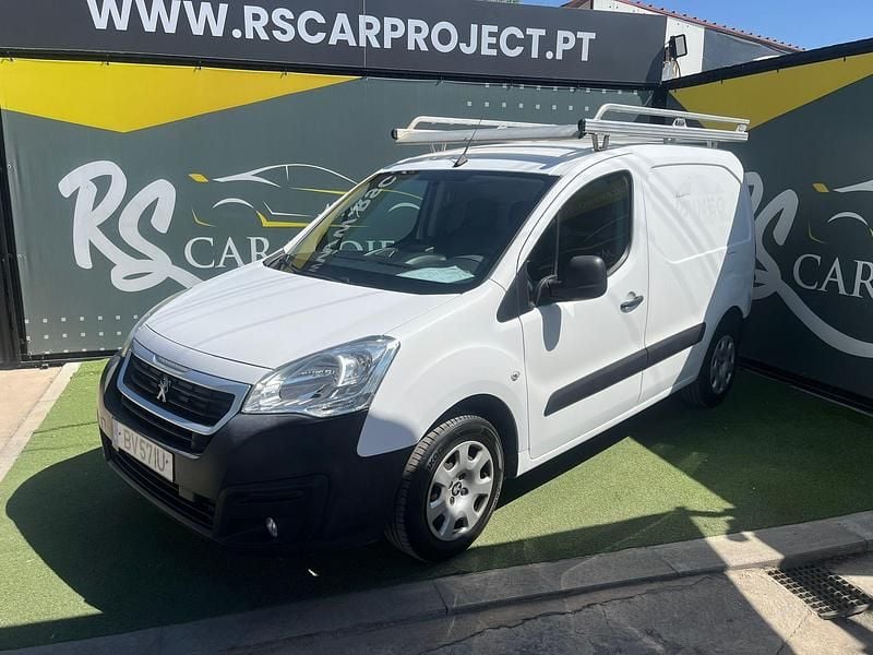 Branco Usado 2019 Peugeot Partner Premium Monovolume | € 12.980 (Preço justo) - Imagem 1/4