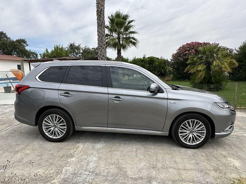 Usado 2019 Mitsubishi Outlander P-HEV Instyle Sedan | € 19.500 - Imagem 1/4
