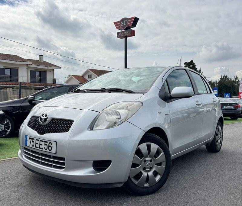 Cinzento Usado 2007 Toyota Yaris Citadino | € 5.999 (Preço justo) - Imagem 1/4