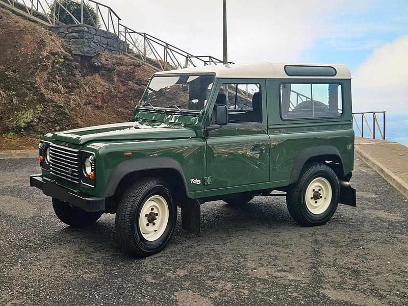 Usado Land Rover Defender 122 HP (89 kW) 2000 Verde Citadino
