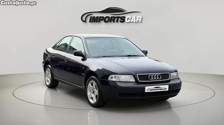 Azul Usado 1996 Audi A4 Sedan | € 2.999 - Imagem 1/1