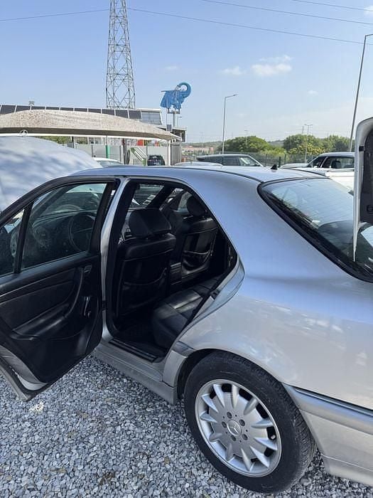 Usado Mercedes C220 Classic 95 HP (69 kW) 1998 Sedan