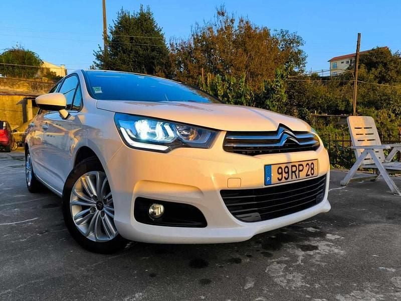 Branco Usado 2016 Citroën C4 Citadino | € 11.900 (Preço justo) - Imagem 1/4