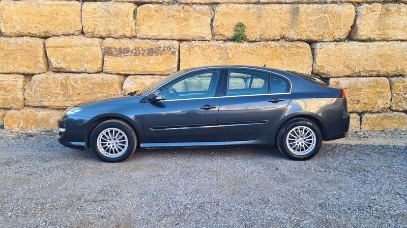 Usado Renault Laguna III Dynamique 150 HP (110 kW) 2012 Cinza Sedan