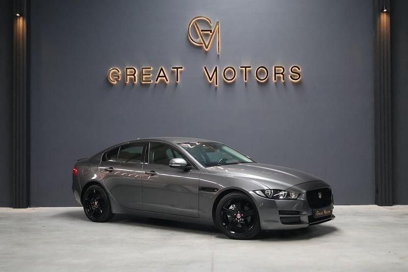 Cinzento Usado 2017 Jaguar XE Sedan | € 16.000 (Bom preço) - Imagem 1/4
