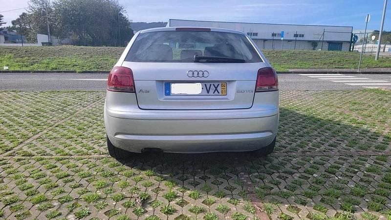 Usado Audi A3 140 HP (102 kW) 2004 Cinzento Citadino