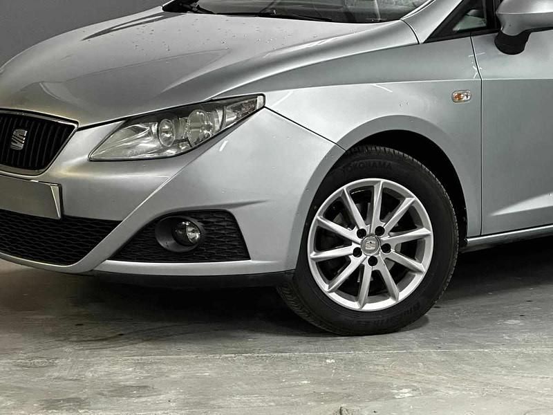 Usado Seat Ibiza 75 HP (55 kW) 2011 Cinzento Citadino