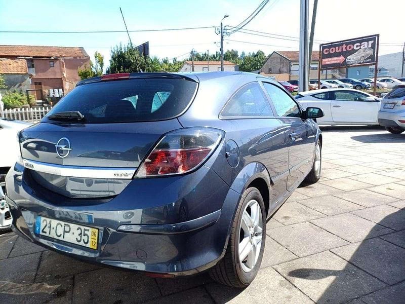 Usado Opel Astra GTC 90 HP (66 kW) 2006 Cinzento