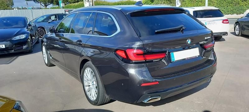 Cinza escuro Usado 2021 BMW 530e Luxury Line Carrinha | € 37.500 (Preço justo) - Imagem 1/2