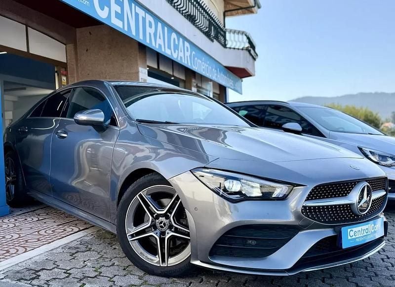 Cinzento Usado 2019 Mercedes CLA180 AMG line Sedan | € 29.950 (Preço justo) - Imagem 1/4