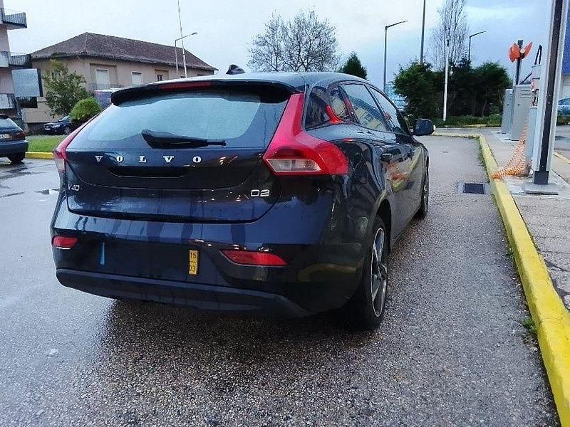 Usado Volvo V40 115 HP (84 kW) 2015 Sedan