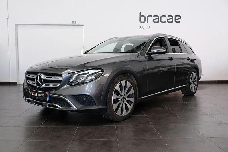 Cinza Usado 2017 Mercedes E220 Avantgarde Carrinha | € 27.500 - Imagem 1/4
