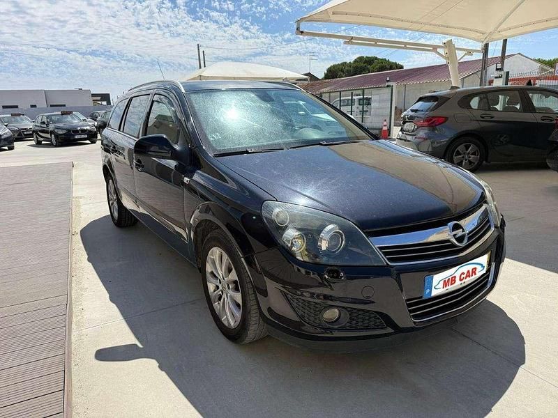Usado Opel Astra 110 HP (80 kW) 2009 Preto