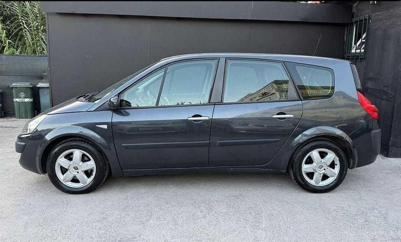 Usado 2008 Renault Scénic II Monovolume | € 2.700 (Bom preço) - Imagem 1/4