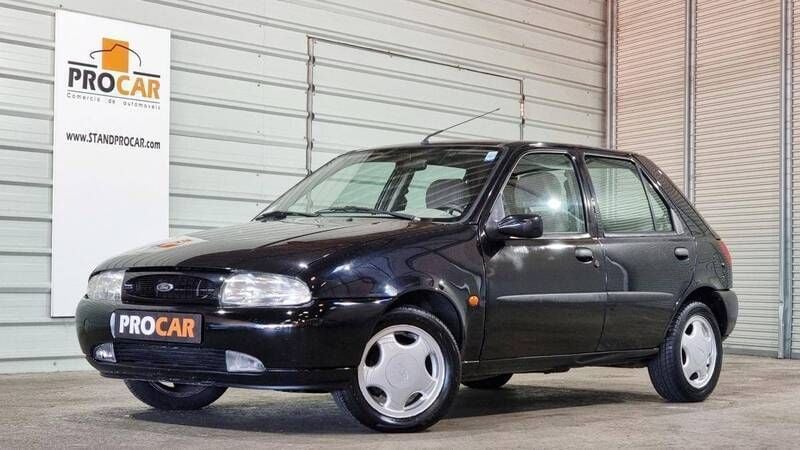 Preto Usado 1998 Ford Fiesta Citadino | € 1.350 - Imagem 1/4