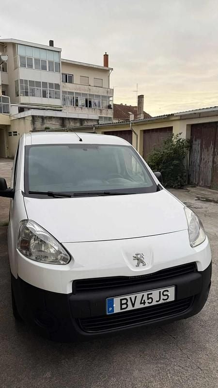 Branco Usado 2012 Peugeot Partner Van | € 6.500 (Preço justo) - Imagem 1/4