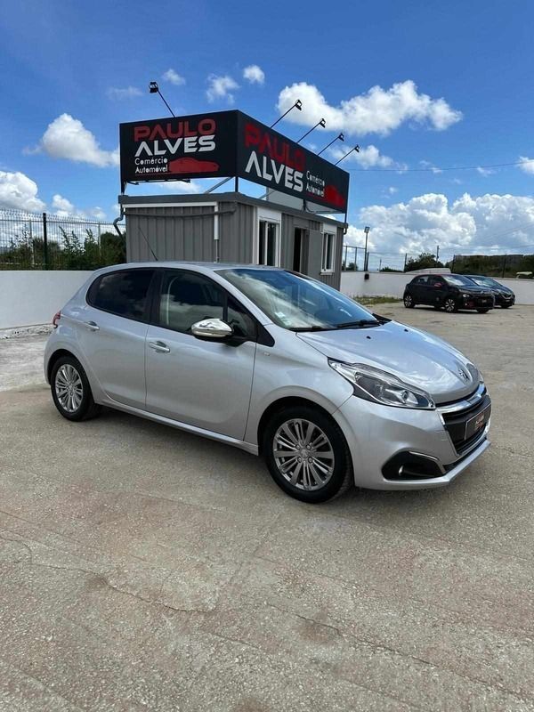 Cinzento Usado 2018 Peugeot 208 Citadino | € 10.900 (Preço justo) - Imagem 1/4