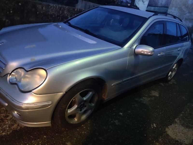 Usado 2003 Mercedes C220 Avantgarde Sedan | € 3.750 (Preço justo) - Imagem 1/4