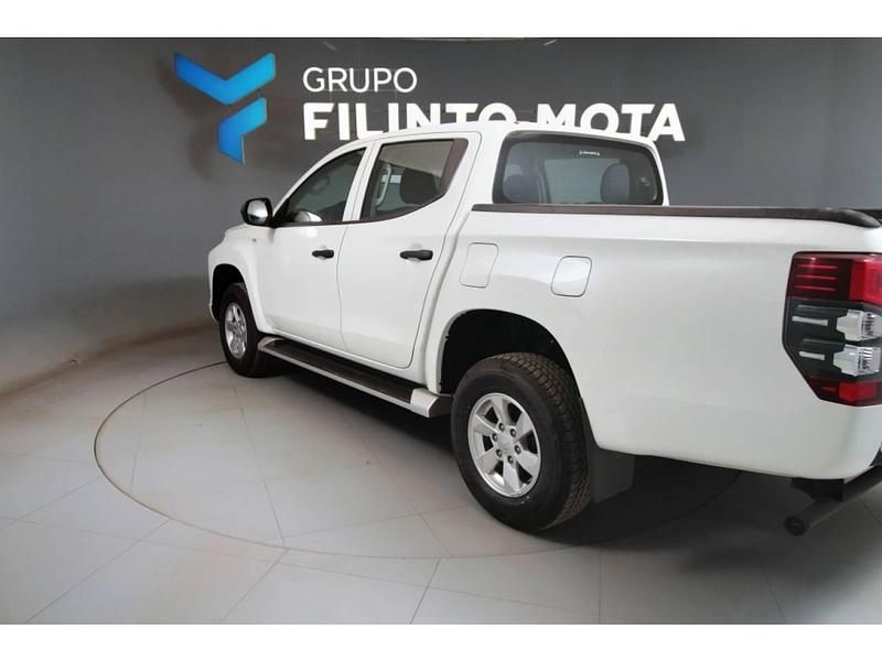 Usado Mitsubishi L200 Invite 154 HP (113 kW) 2022 Branco Pickup