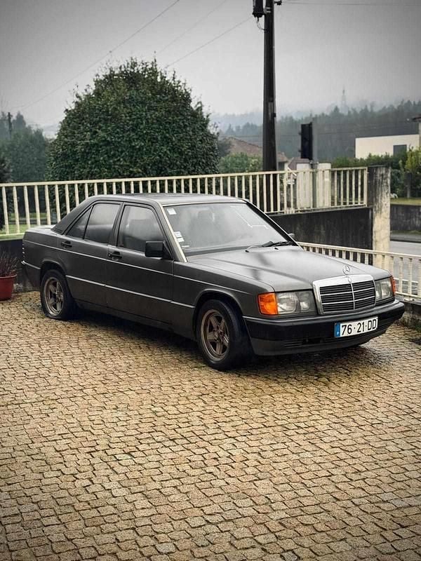 Antracite Usado 1991 Mercedes 190 Sedan | € 3.500 - Imagem 1/4