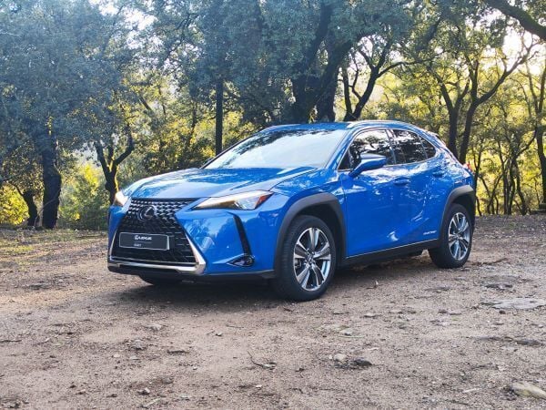 Azul Usado 2021 Lexus UX 300e Luxury Line SUV | € 43.500 - Imagem 1/4
