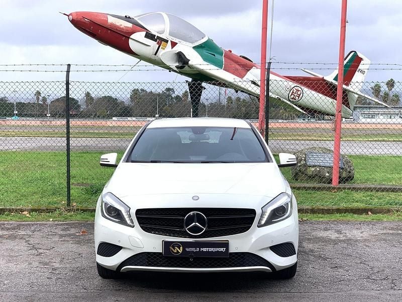 Usado Mercedes A180 AMG line 109 HP (80 kW) 2015 Branco