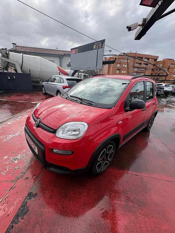 Usado Fiat Panda 70 HP (51 kW) 2022 Vermelho Citadino