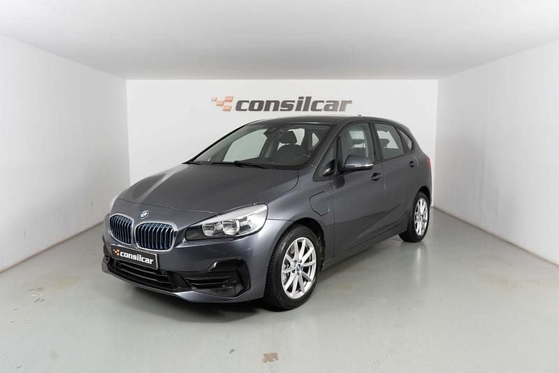 Cinza Usado 2018 BMW 225 Active Tourer Advantage Monovolume | € 16.890 - Imagem 1/4
