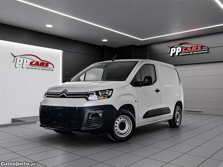 Branco Usado 2021 Citroën Berlingo Feel Monovolume | € 17.950 (Preço justo) - Imagem 1/1