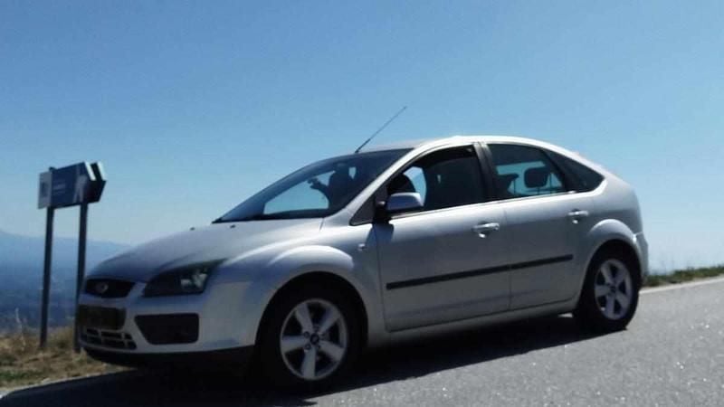 Cinzento Usado 2005 Ford Focus Citadino | € 3.790 (Preço justo) - Imagem 1/4