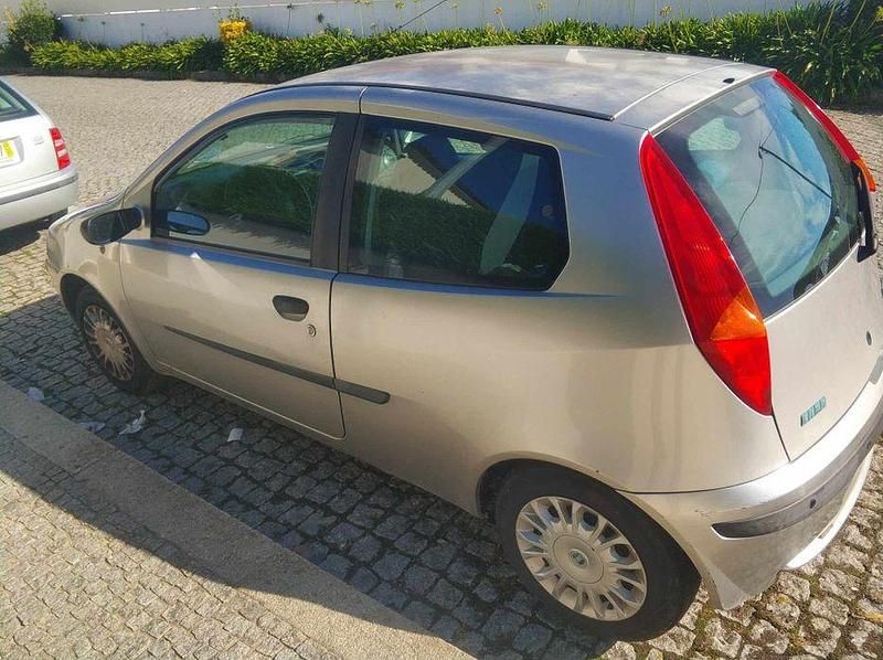 Usado Fiat Punto 60 HP (44 kW) 2002 Citadino
