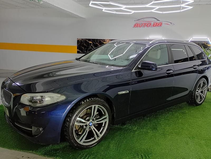 Azul Usado 2011 BMW 520 Luxury Line Carrinha | € 13.990 (Super Preço) - Imagem 1/4