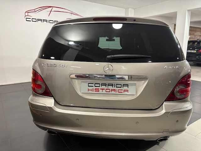 Usado Mercedes R320 224 HP (164 kW) 2007 Cinzento Monovolume