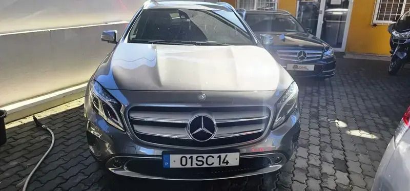 Cinza prata Usado 2014 Mercedes GLA220 SUV | € 19.500 - Imagem 1/4