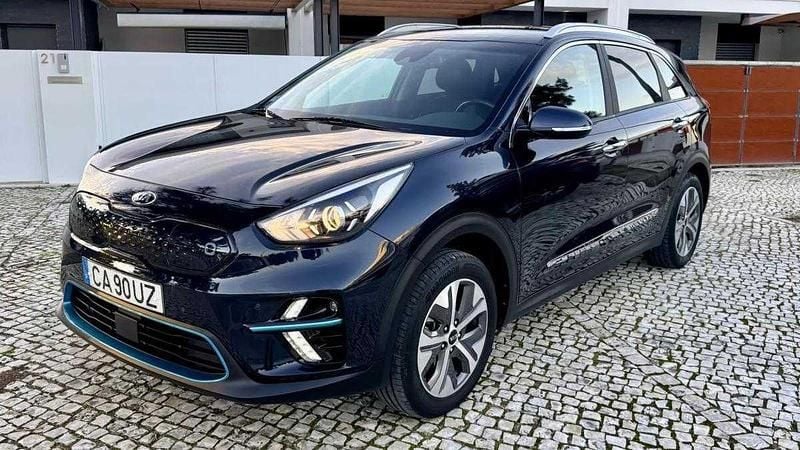 Azul escuro Usado 2021 Kia e-Niro Edition 7 SUV | € 20.900 (Bom preço) - Imagem 1/4