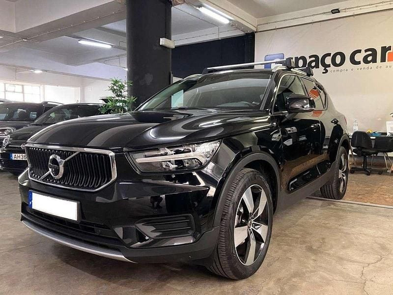 Preto Usado 2020 Volvo XC40 Momentum SUV | € 26.950 (Preço justo) - Imagem 1/4