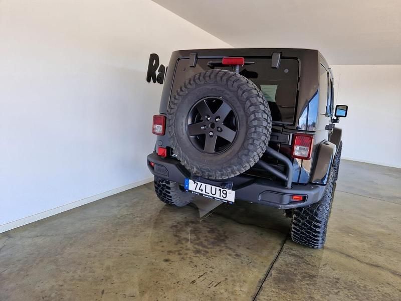 Usado Jeep Wrangler Sahara 200 HP (147 kW) 2011 Preto SUV