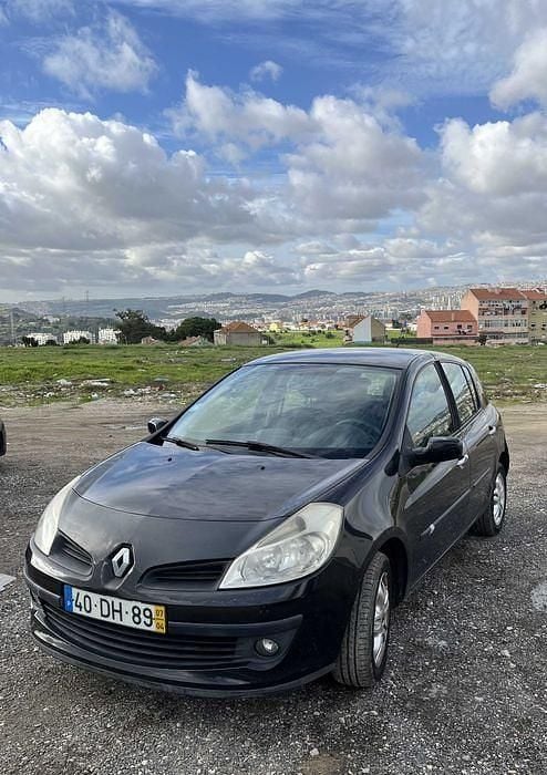 Usado 2006 Renault Clio II Sedan | € 2.500 (Preço justo) - Imagem 1/4