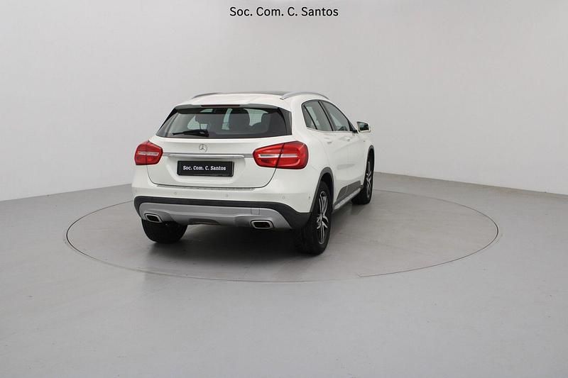 Usado Mercedes GLA180 Urban 116 HP (85 kW) 2016 Branco SUV